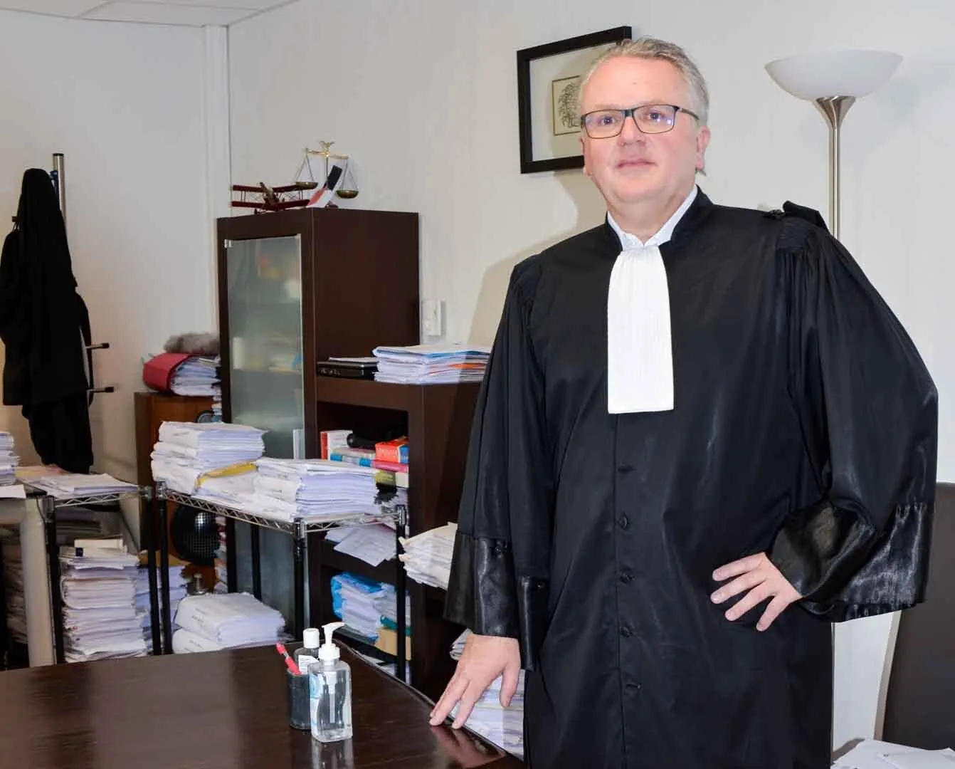 Maître Jean-Michel Aubrée dans son cabinet